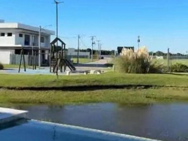 Venda de dois terrenos em Excelente condomínio!