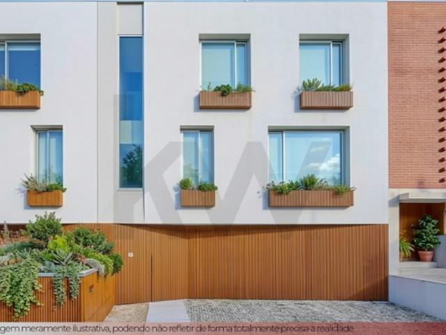 VENDA DE ELEGANTE MORADIA T4 COM GARAGEM, ELEVADOR, JARDIM E PISCINA EM AVEIRO