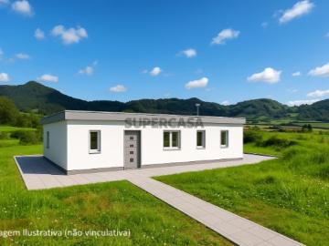 VENDA de MORADIA ISOLADA T2+1 NOVA, com amplo TERRENO Povoação, Ilha de São Miguel, Açores
