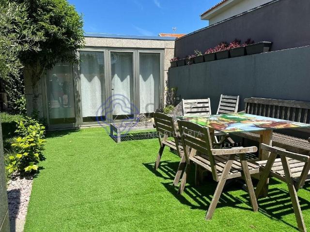 Venda de Moradia térrea, Praia da Granja em Vila Nova de Gai. 147m² São Félix Da Marinha
