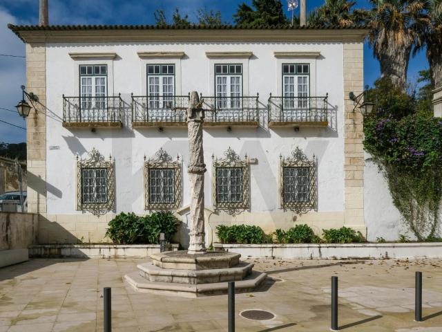 Venda de parcela de terreno de 6.971 m2, com habitação, na Q. 730m² Vila Franca De Xira