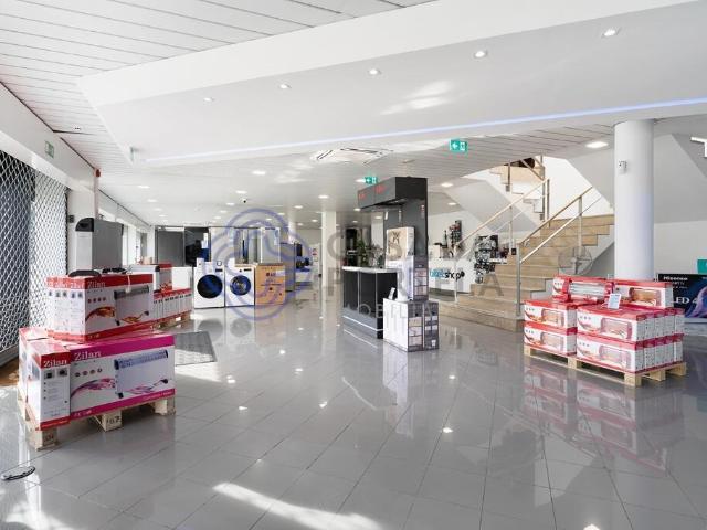 Venda Lojas Comerciais, Armazéns e Escritórios – Leça da Pal. 4770m² Matosinhos e Leça da Palmeira