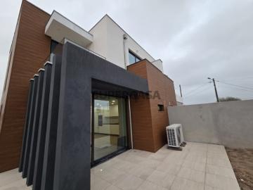 Venda Moradia Geminada T3 Aradas Aveiro