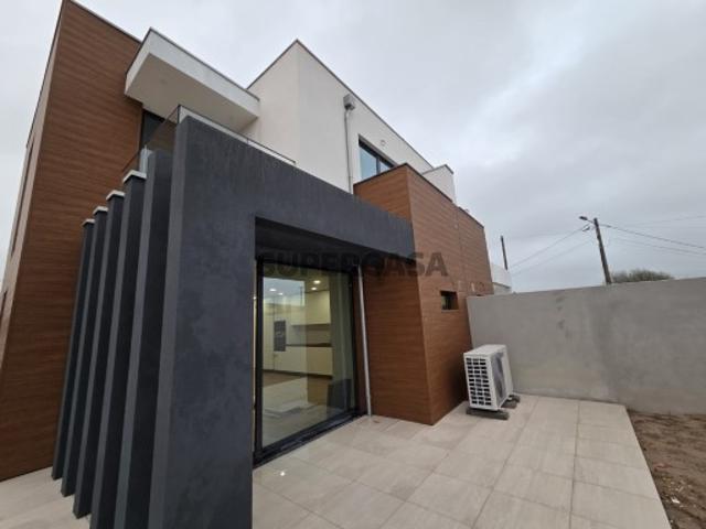 Venda Moradia Geminada T3 Aradas Aveiro