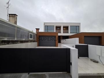 Venda Moradia Geminada T3 Nova Aradas, Aveiro