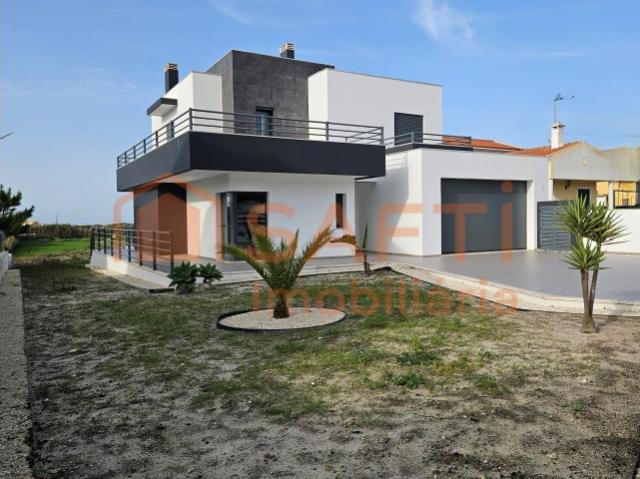 Venda Moradia T4 Nova Silveira Santa Cruz