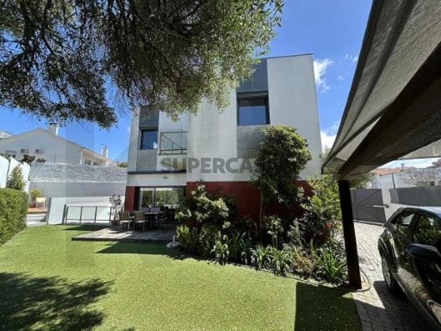 Moradia Contemporânea com Piscina Privada a 5 Minutos de Cascais, Abuxarda