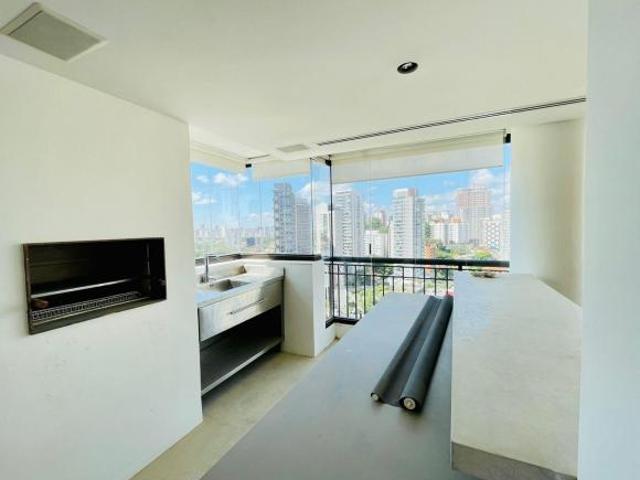 Venda ou Locação de Apartamento reformado na Sumaré com 215m, 3 suítes, 4 banheiros e 4 vagas de gar