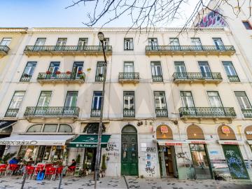 Venda Prédio Misto com 5 andares na Alm Reis Bom Investime. 1846m² Arroios