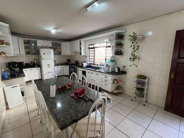 VENDA | Sobrado, com 4 dormitórios em Centro, Paranavaí