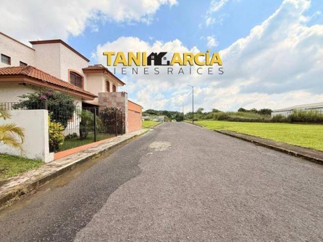 Vende 2 lotes de terrenos planos en Fortín, a un lado de la escuela Anáhuac