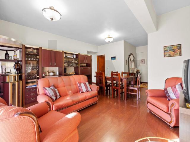 Vende T3 de 110m2 com varanda no Centro da Moita