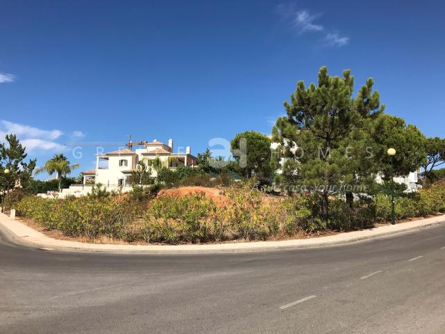 VENDE TERRENO COM PERMISSÂO DE CONSTRUÇÂO VARANDAS DO LAGO QUINTA DO LAGO