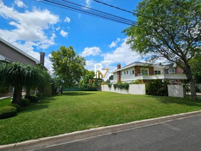 Vende Terreno em Alphaville Graciosa Residencial Parati 717m² R$2.350.000,00