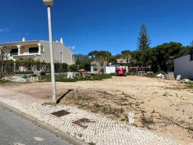 VENDE TERRENO EM VALE DO LOBO