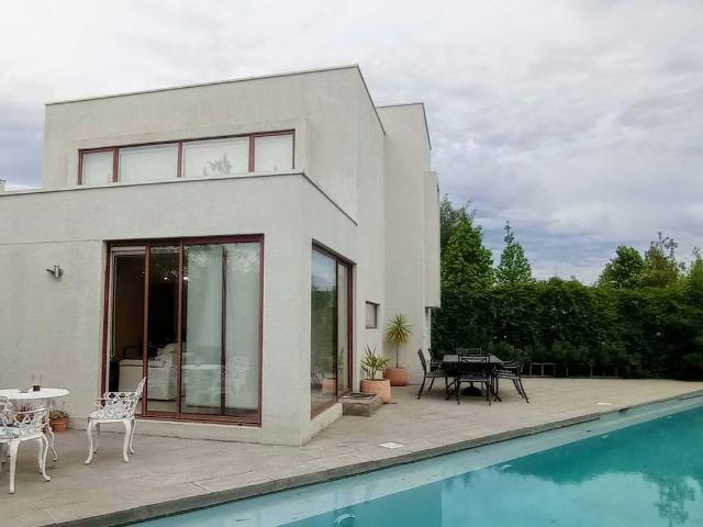 Vende Amplia Casa Sector Las Rastras Talca 71145 | 5 Dormitorios por 14650.00 en Talca