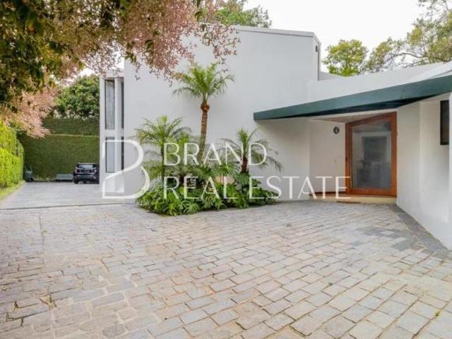 Vende Casa Assinada por Eduardo Longo, 4 suítes, 6 banheiros, 8 vagas, piscina, 422m², terreno 1550m