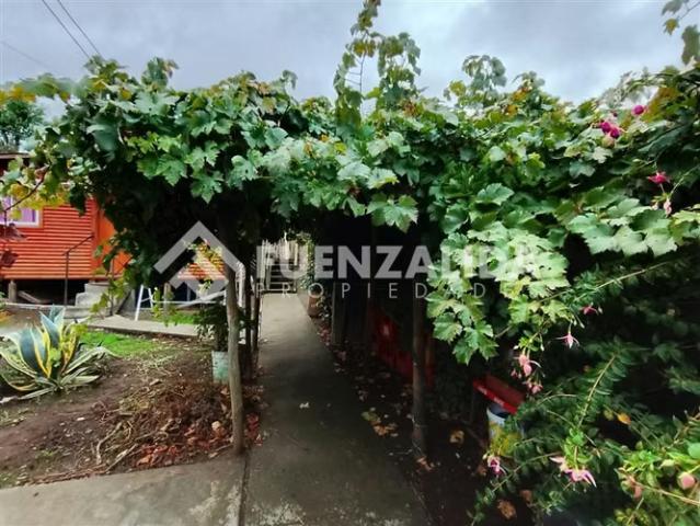 Vende Casa con 2 Cabañas y Local Comercial en Tomé | 5 dormitorios por 3593.00 en Tomé