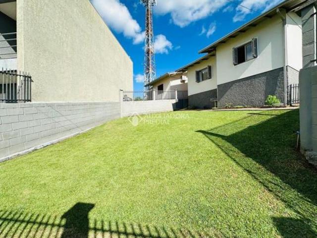 Vende casa de 03 dormitórios no Bairro Boa Saúde, parte alta, em Novo Hamburgo