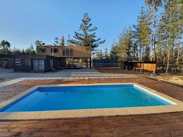 VENDE CASA DE 4 DORMITORIOS Y 2 BAÑOS, A 5 KM DE ALGARROBO