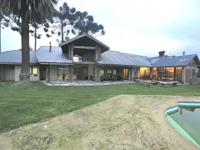 Vende Casa en Condominio Quinta Recreo Los Ángeles | 5 dormitorios por 750000. 00 en Los Ángeles