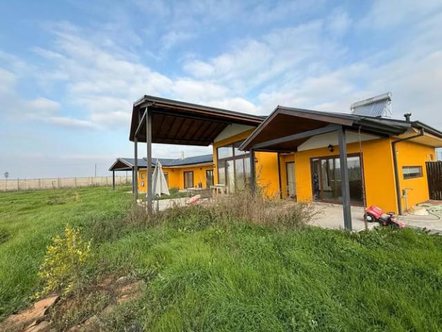 Vende casa en loteo laurel de oro camino a coihueco km 7,5 | 4 dormitorios por 7815.00 en Chillán