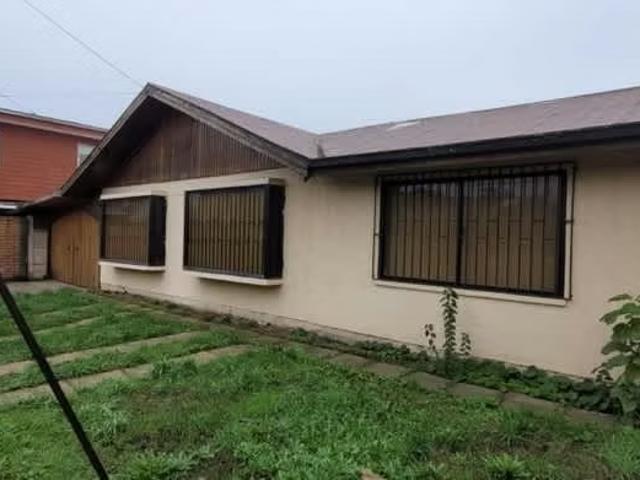 Vende casa en población pedro lagos en los ángeles | 6 dormitorios por 250000. 00 en Los Ángeles