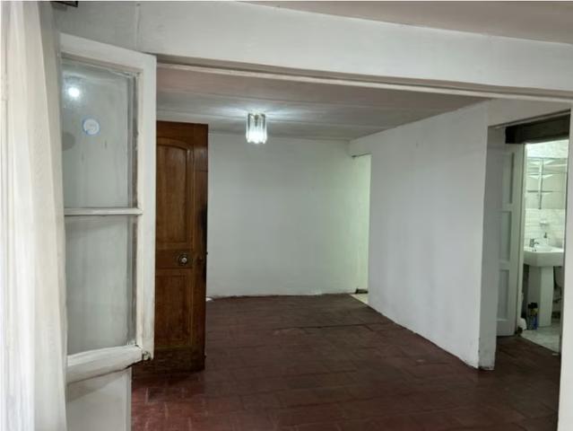 Vende casa frente a supermercado pasos estadio rengo | 2 dormitorios por 115000. 00 en Rengo