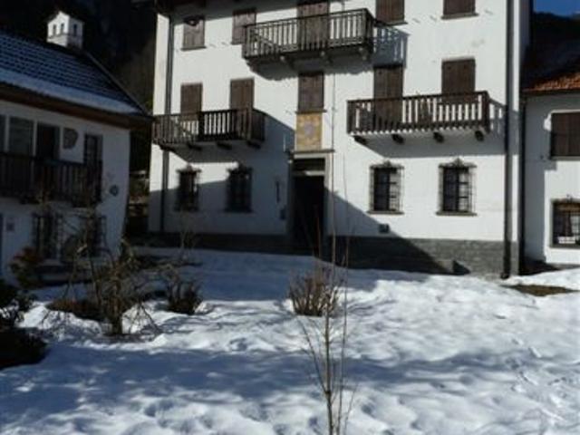 Casa indipendente con giardino a Crodo