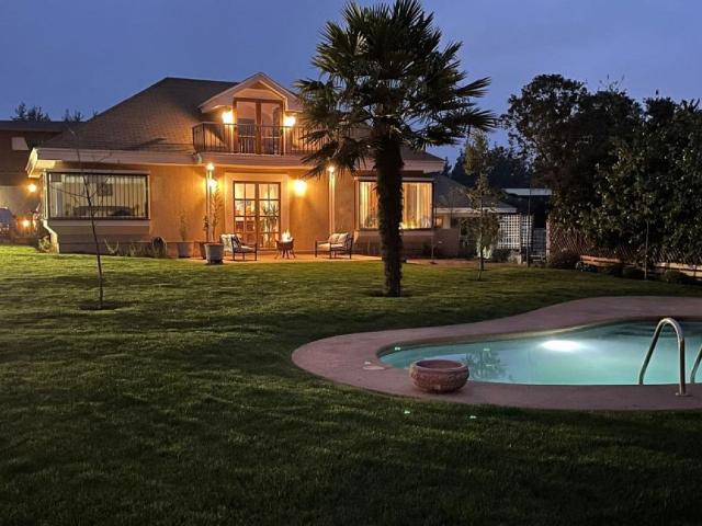 Vende casa los pinos 5dor+5b+salaestar+4est+quincho+piscina