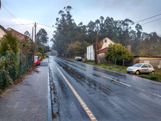 VENDE CASA PARA REHABILITAR CON NAVE Y FINCA EN LUGAR DE CARREIRA VAL DO DUBRA
