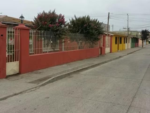 Vende casa para uso comercial, en San Antonio, Barrancas. 9 oficinas. 9 dormitorios por 6200.00 en San Antonio