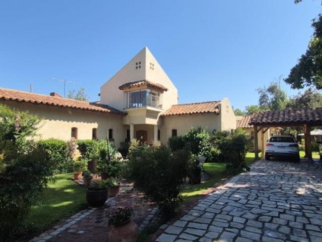 VENDE CASA 6D+SALA ESTAR+6B+BOD+10 EST+QUINCHO+PISCINA