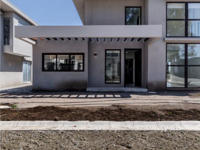 Vende casas en proyecto Toque de Campanas, Santo Domingo, ubicado al interior de Santa María del Mar