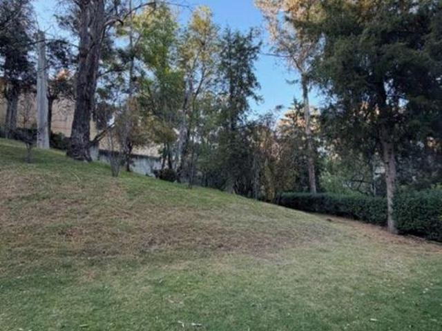 VENDE COMO TERRENO EN CALLE CERRADA CON CASETA VIGILANCIA OLIVAR DE LOS PADRES