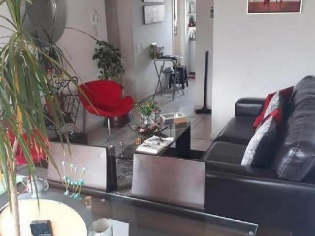 VENDE DEPTO DE TRES DORMITORIOS CERCA DE LA AVDA ALEMANIA
