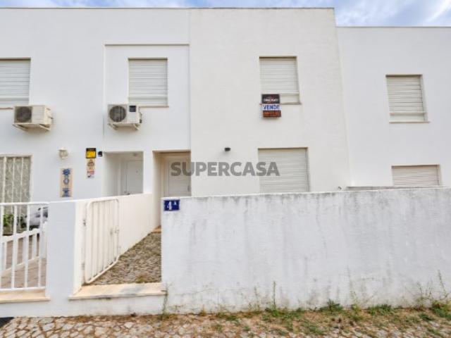VENDE EM EXCLUSIVO MORADIA UNIFAMILIAR T3 QUINTA DO MONTE REDONDO E TORRÃO