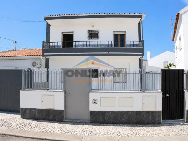 VENDE EM EXCLUSIVO MORADIA DE 1º ANDAR