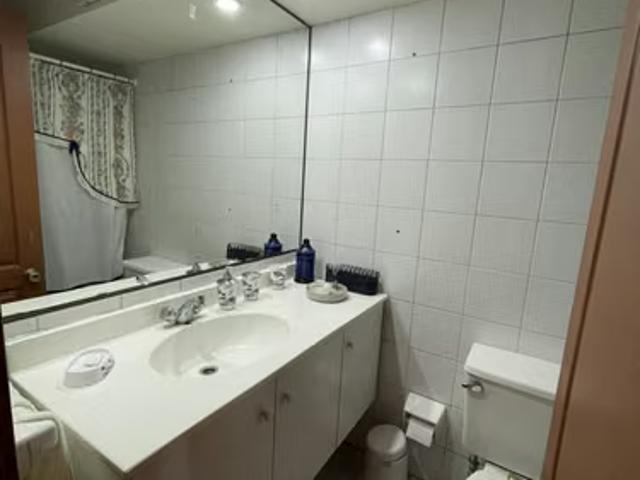 Vende excelente depto. 3d 2b más servicio. Estacionamiento, bodega, terraza, piscina | 4 dormitorios por 7200.00 en Valparaíso