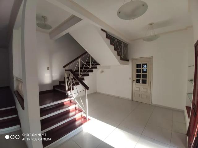 Vende linda Casa na Vila Oliveira, 3 dormitórios, 1 suíte, 342 m², 6 vagas, terreno 600 m², piscina