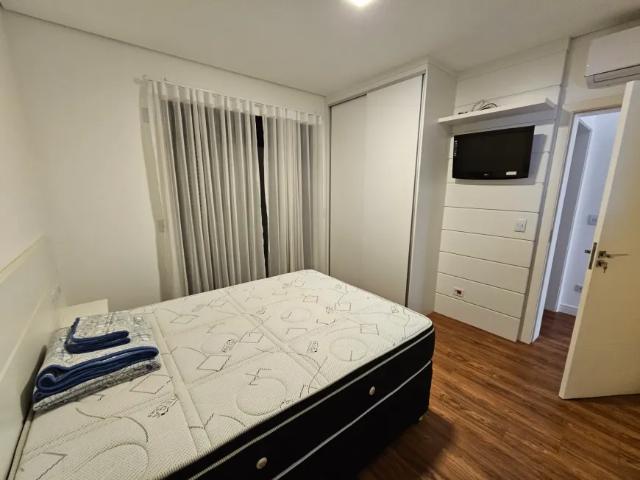 Vende linda casa no Condomínio Bella Cittá Villagio II, 3 suítes, 220 M² área útil, mobiliada, 4 vag