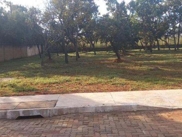 VENDE LOTE DE 673 M2 NO CONDOMINIO ESTÂNCIA DEL REY