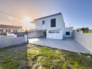 Vende Moradia T4 Santa Cruz 5 km, A Casa das Casas 178m² Silveira