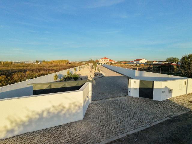 Vende Moradia T5 Ericeira 12 km, A Casa das Casas