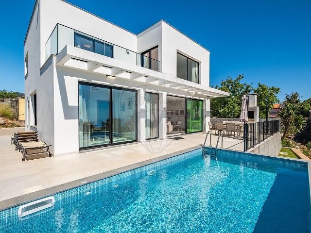 ? Vende Moradia T3 Com Piscina – Madeira, Portugal 178m² Prazeres