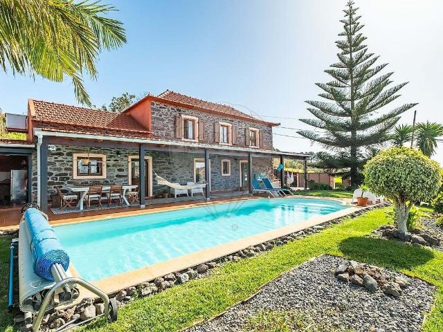 ? Vende Moradia Tradicional Madeirense Em Pedra – Prazeres. 181m² Prazeres
