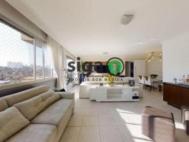 VENDE no Morumbi Apartamento com 3 Quartos, uma suíte e 2 Vagas
