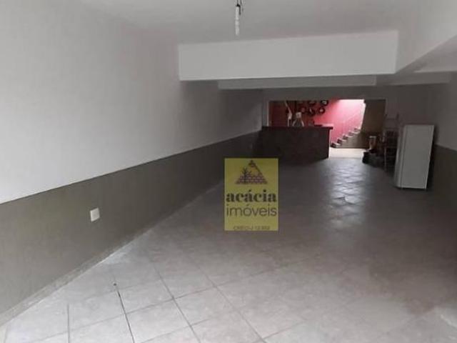 VENDE OU ALUGA LINDO SOBRADO EM RUA SEM SAÍDA