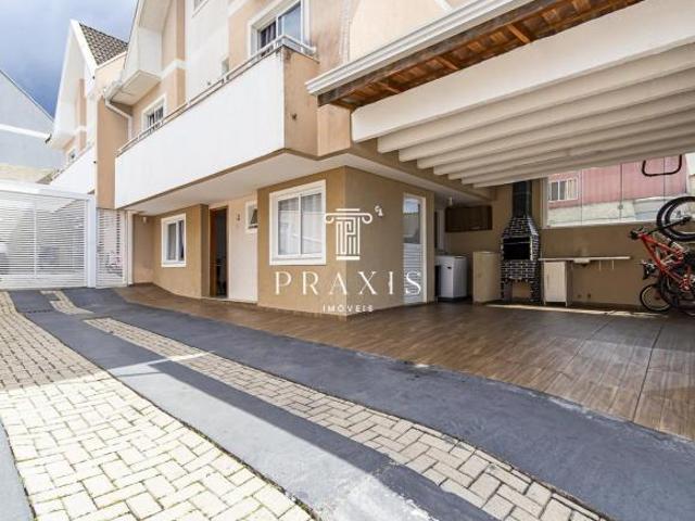 Vende ou aluga Sobrado Triplex em condomínio fecha