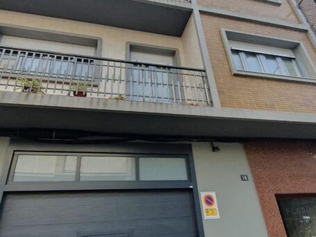 VENDE PISO EN NOIA A REFORMAR CON DOS TERRAZAS